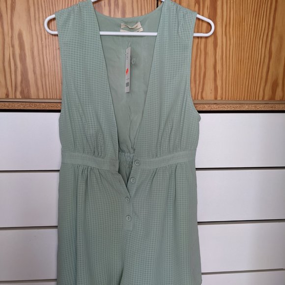 NWT Romper with pockets! - Picture 2 of 2